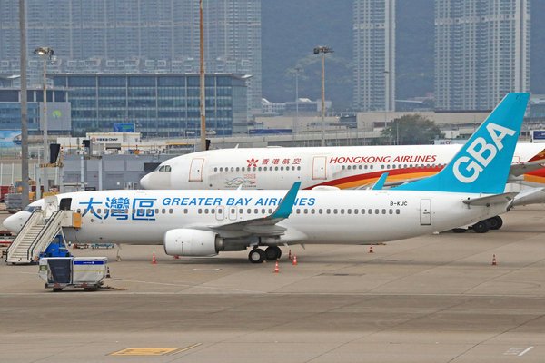 Quels hébergements en Écosse offrent des ateliers de cornemuse et des balades en calèche?